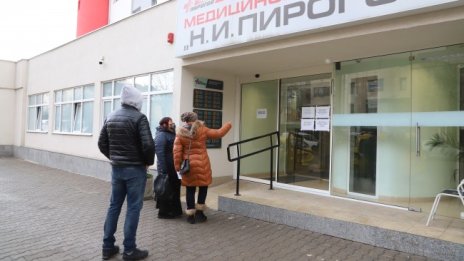 Ваксинацията продължава: Малки опашки, но и малко желаещи 