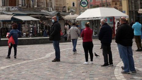 Въпреки полицейския час - COVID партита в Атина