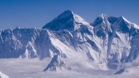 Коронавирусът се качи и на Еверест, 17 алпинисти заразени