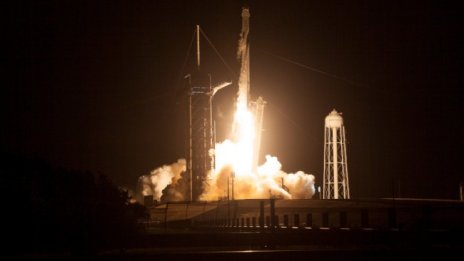 SpaceX изстреля ракета - носител с 52 микросателита 