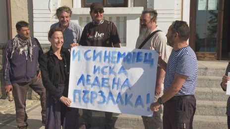 Протест блокира общинската сесия в Царево