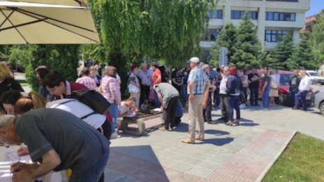 Жители на Бяла протестират срещу закриването на Районния съд 