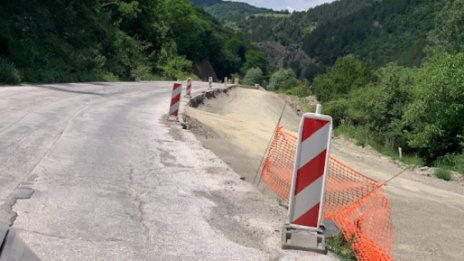 Жители на врачанско село на протест заради бавен ремонт 