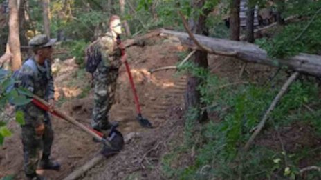 Втори ден военни помагат за гасенето на пожара над Твърдица