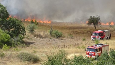 Продължава борбата с пожара край Сандански