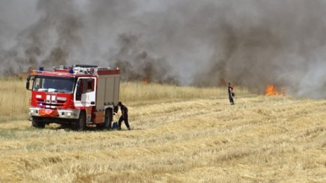 Пожарът в Северна Македония се отдалечава от границата ни