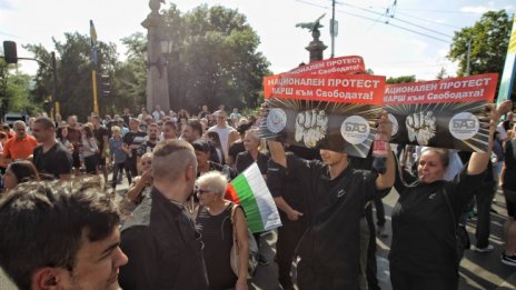 Ресторантьори блокираха Орлов мост в знак на протест