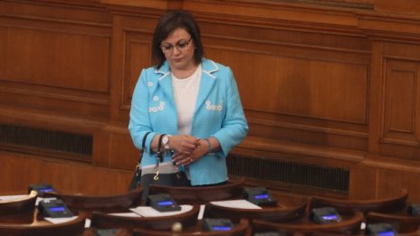 Нинова: Потресаващи са кадрите, които показват насилие над протестиращи