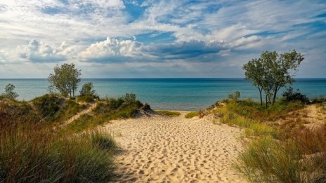 Слънчево и горещо и във вторник, на места ще превали  