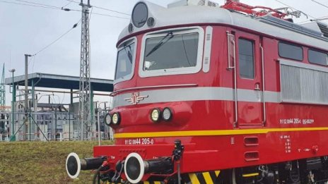 Локомотив на пътнически влак се запали на гарата в с. Зверино