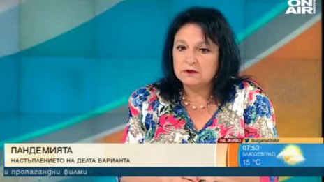 Доц. Гломб: Щом се храним три пъти на ден, може и трета доза да си поставим