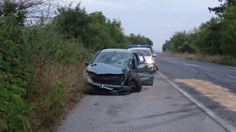 Катастрофа край Мурсалево, водачът на единия автомобил избяга