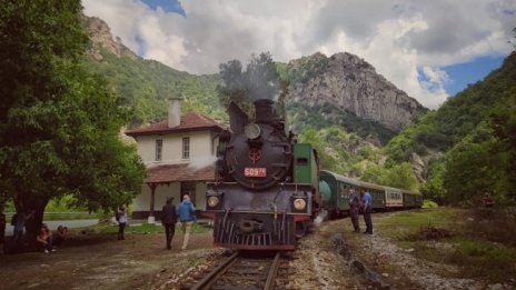 С парен локомотив по теснолинейката по повод Съединението 