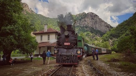 С парен локомотив по теснолинейката по повод Съединението