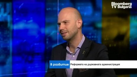 Въпреки обещанията: Армията от чиновници пак расте