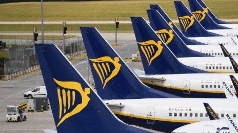 Ryanair не качва клиенти, които са си поискали парите за отменен полет