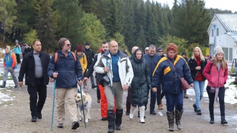 Радев към Черни връх: Походът към по-справедлива България започва от тук