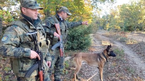 Военни участват в патрули по охрана на границата 