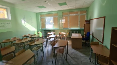 Учениците в 15 области учат онлайн до нова доставка на тестове 