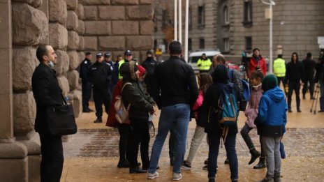 Родители на протест, не искат да се тестват децата 