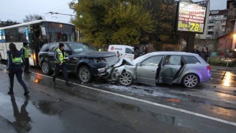 Оставиха в ареста 15-годишния Мигел, блъснал коли в София