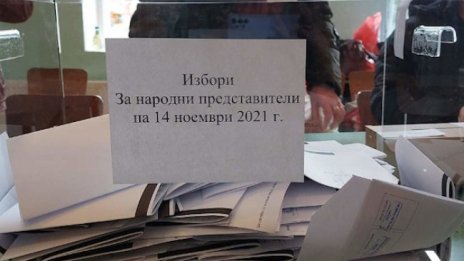 Над 12 часа чакат за предаване на изборните книжа във Велико Търново