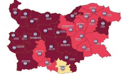 Коронавирусът отстъпва още, 11 области вече са в червената зона