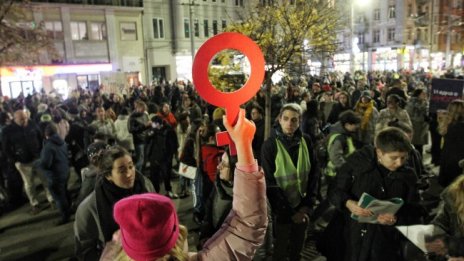 Напрежение на протеста срещу насилието, намеси се полиция