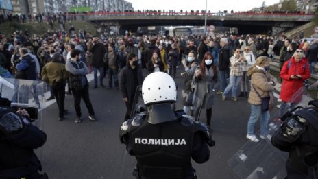 Хиляди протестираха в Белград заради мръсния въздух