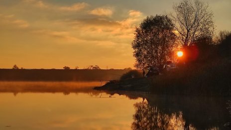 Времето днес: Облачно, на места слаб дъжд