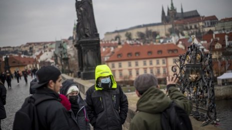 Чехия въвежда задължителна ваксина за някои професии и за възрастните