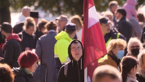 Протест срещу задължителната ваксинация в Латвия, има задържани