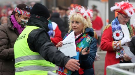 Бум на търговията с фалшиви ваксинационни паспорти в Германия