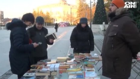 Мъж от Силистра организира книжен пазар в помощ на жени, жертви на насилие