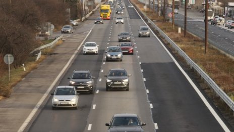 Засилен трафик по пътищата в страната след празниците