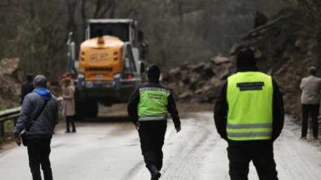 Срутище на скална маса блокира пътя София-Самоков