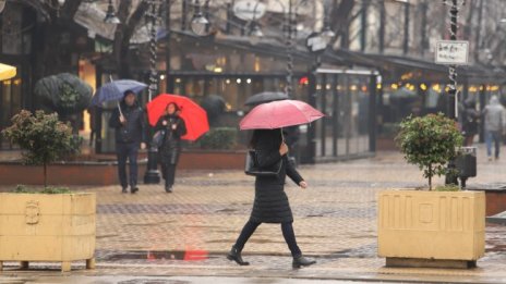 Вирусолог: Омикрон ще съвпадне със силно заразен грип