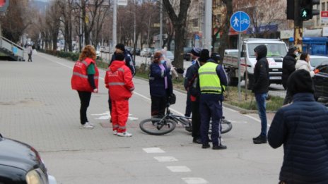 Велосипедист пострада след удар с кола на кръстовище в Благоевград