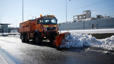 Поредна вълна от лошо време в Гърция, блокира фериботи