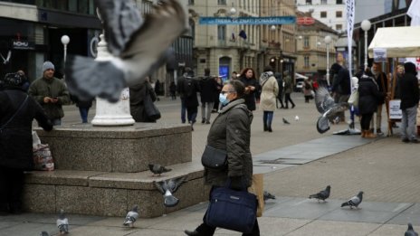 Петата вълна на COVID-19 все още залива Балканите - вижте по държави