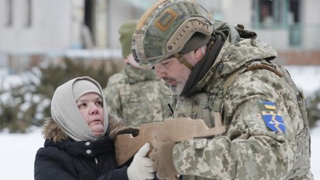 Западът затваря въздушното пространство над Украйна от понеделник