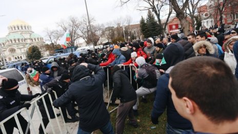 Въпреки отпадането на сертификата „Възраждане“ ще протестира 