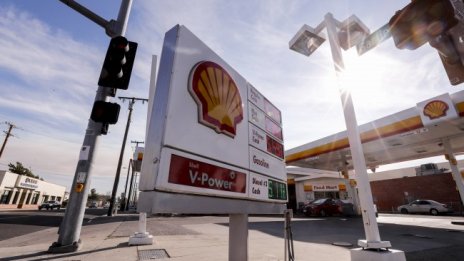 Shell ще затвори всичките си бензиностанции в Русия