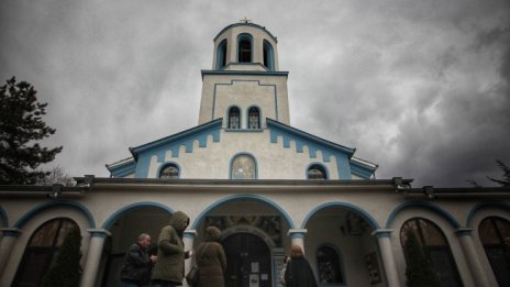 Столичен храм събира помощи за бежанците от Украйна