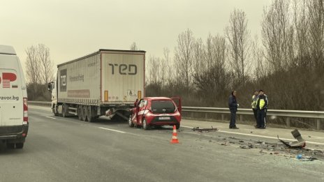 Кола и ТИР се удариха на магистрала "Тракия" 