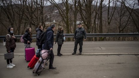 Само половината от украинските бежанци остават в България