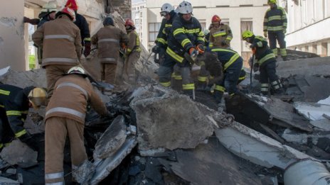 Десетки хора са убити при обстрел на казарма в Николаев