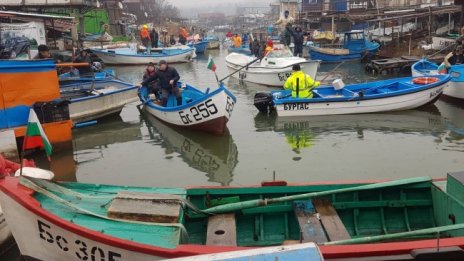 Въпреки заплахата от мините от Одеса рибарите влизат в морето 