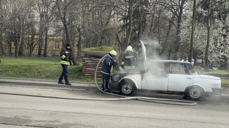 Вартбург се запали в локалното на Цариградско шосе