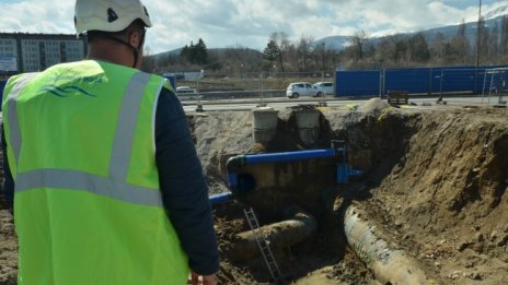 Започна полагането на новите водопроводи за ж.к. "Младост"